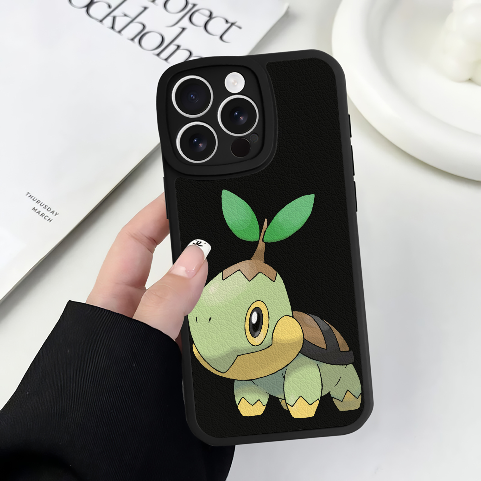 （画像用） ポケットモンスター Pokémon 【iPhone 16シリーズ対応】シリコンスマホケース（レザー調） 材質：シリコン